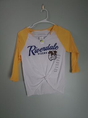 Arche White and Yellow 'Riverdale Vixens' Knot-Front Raglan Tee